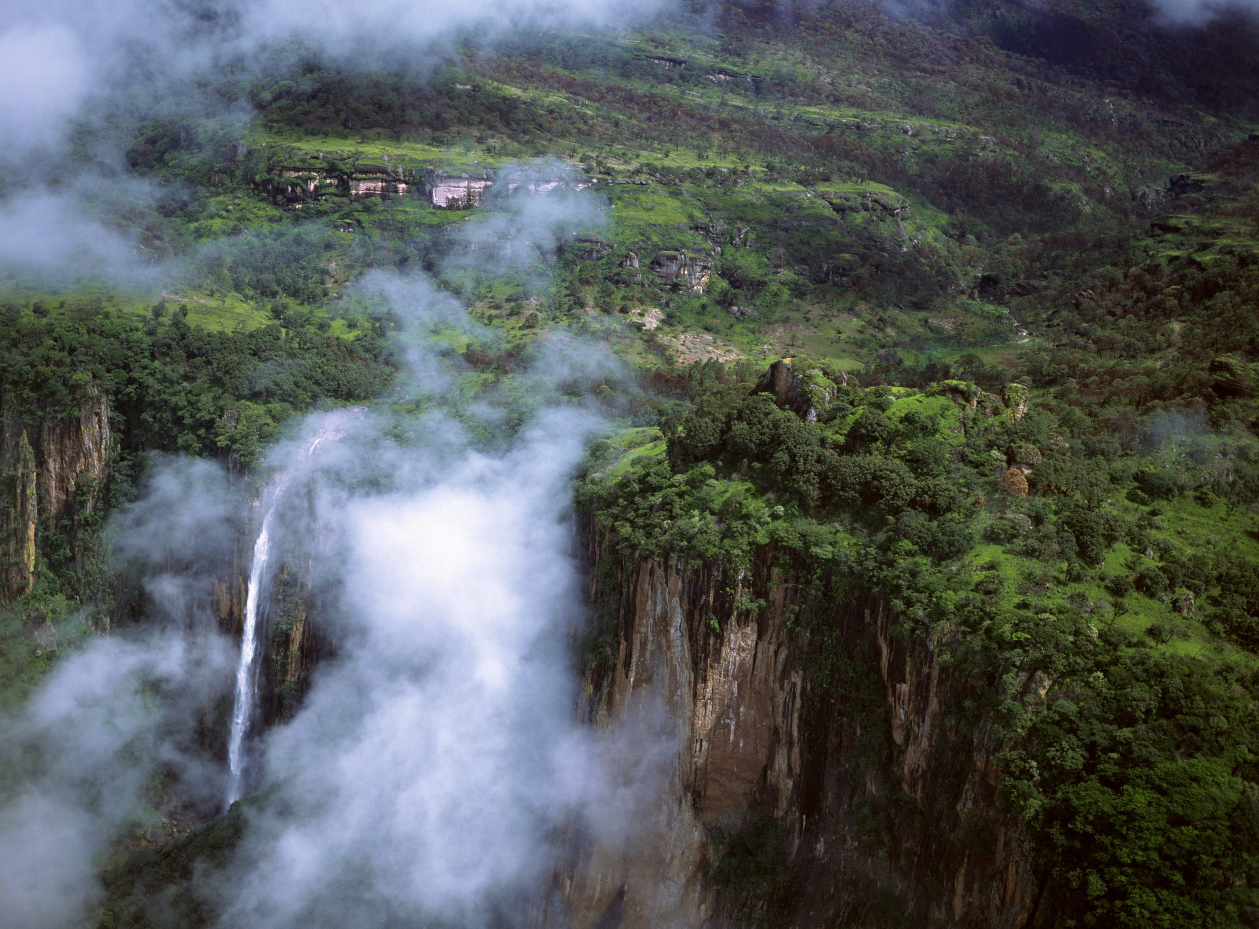 Cascada en la Sierra de Nachititla