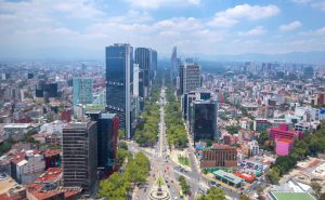 Sobrevuelo de la ciudad de México desde el Paseo de la Reforma